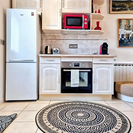 Chantilly Garden 펜션 *